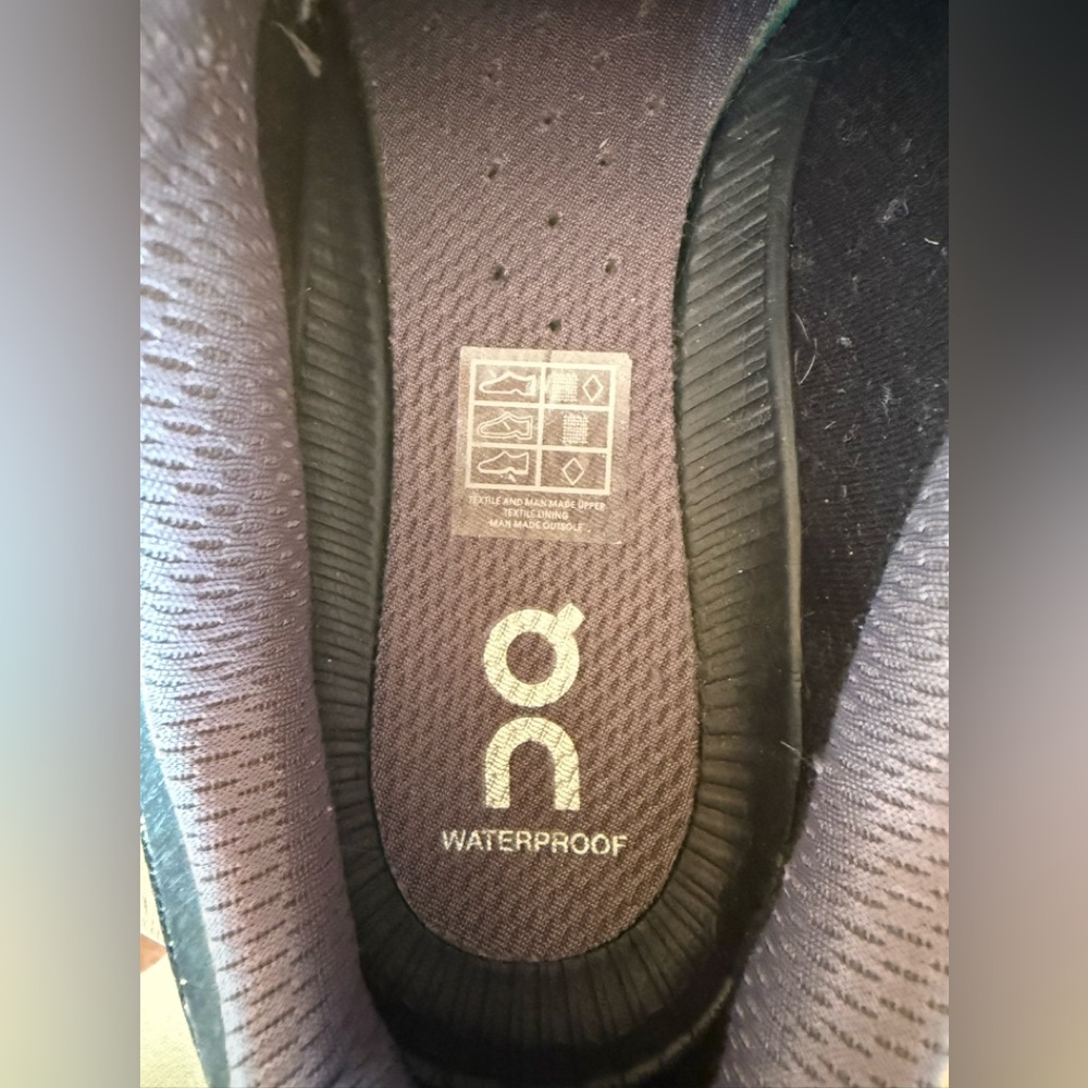 On Running Men's Black Shoes Coud Waterproof - Picture 3 of 6